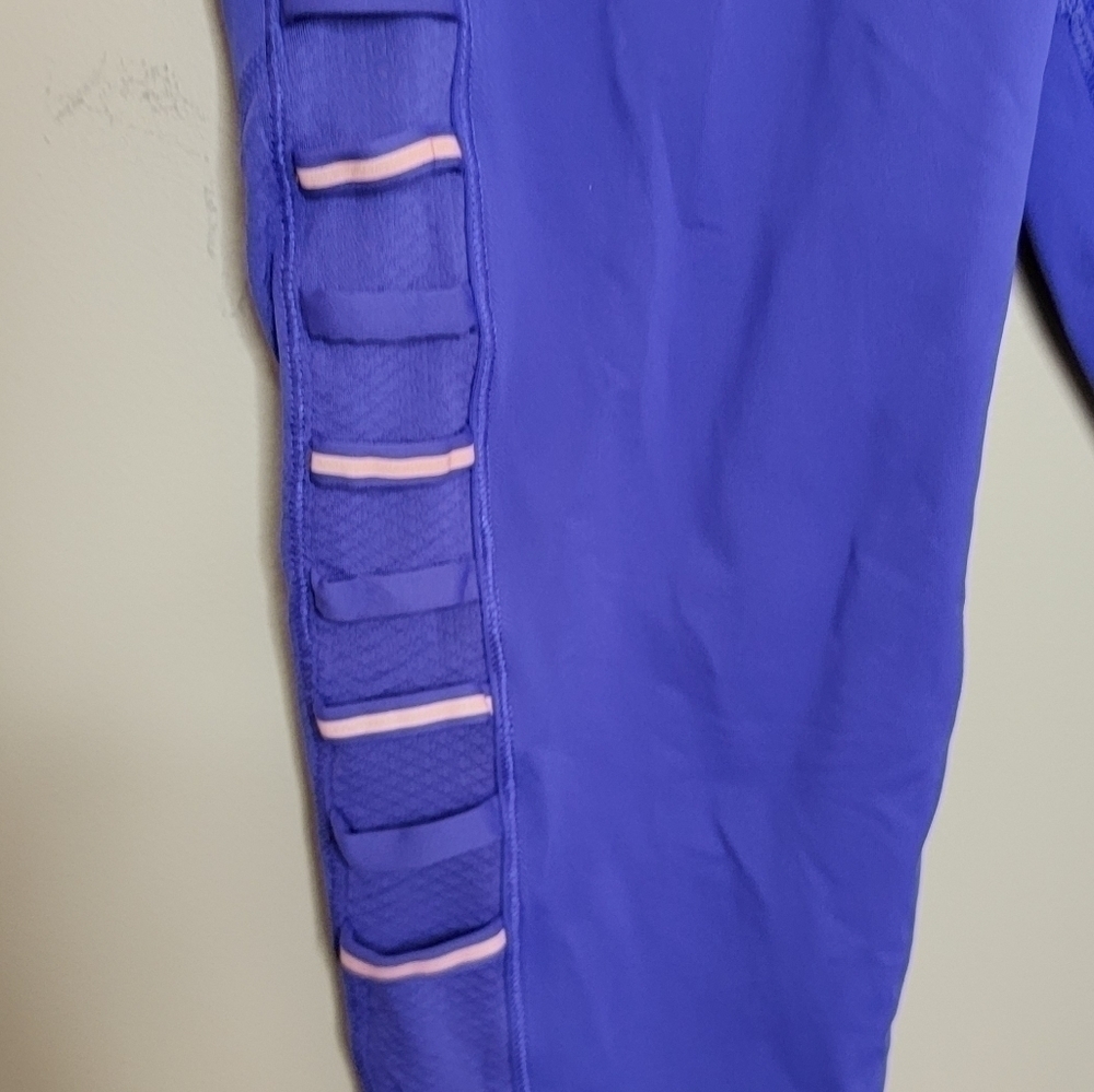 Lululemon Breezy Crops in Iris Purple Capri Cropped Leggings - Picture 5 of 8